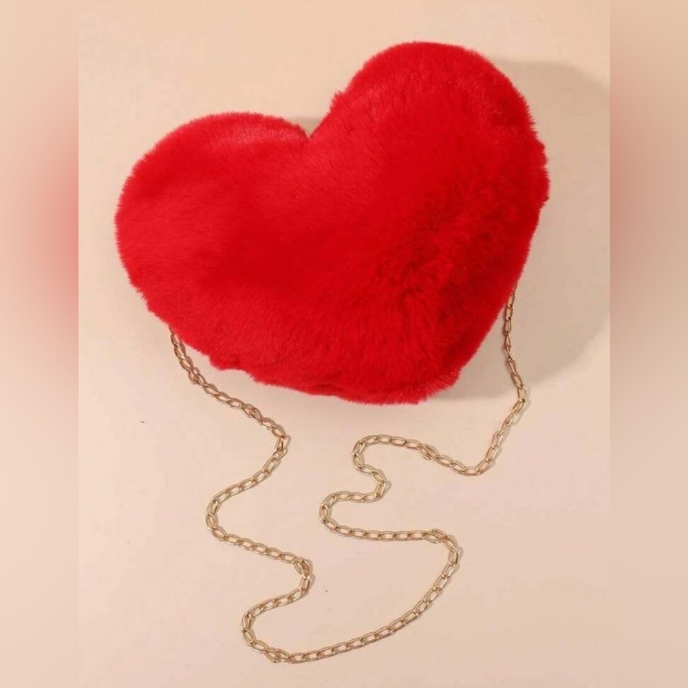 💗💗💗BOGOHO ❤️❤️❤️Heart-Shaped Faux Fur Crossbody Bag with Gold Chain